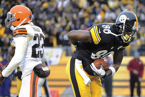 Browns-Steelers-Footb_Plax.jpg
