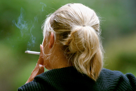 Women-Smoking_Broa.jpg