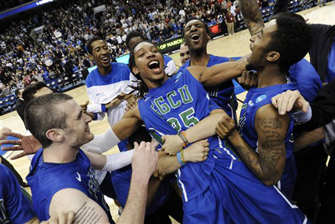 APTOPIX_NCAA_San_Dieg_Broa.jpg
