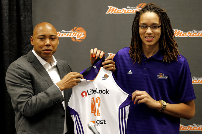 Mercury_Griner_Basket_Broa.jpg