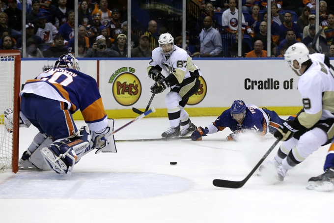Penguins_Islanders_Ho_Broa.jpg