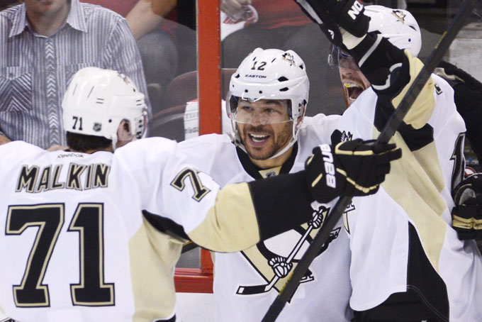 Penguins_Senators_Hoc_Broa.jpg