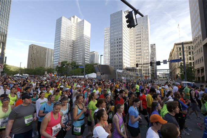 Pittsburgh_Marathon_Broa1.jpg