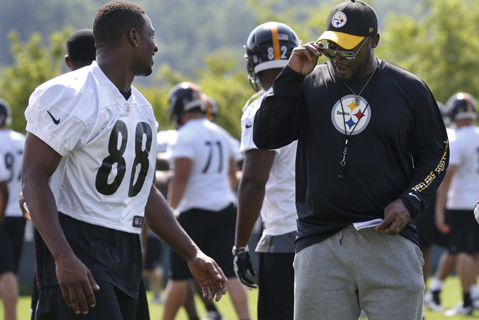 Steelers_Camp_Footbal_Broa_edited-2.jpg