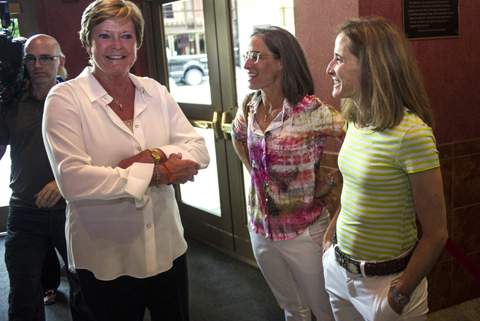Tennessee_Summitt_Mov_Broa.jpg