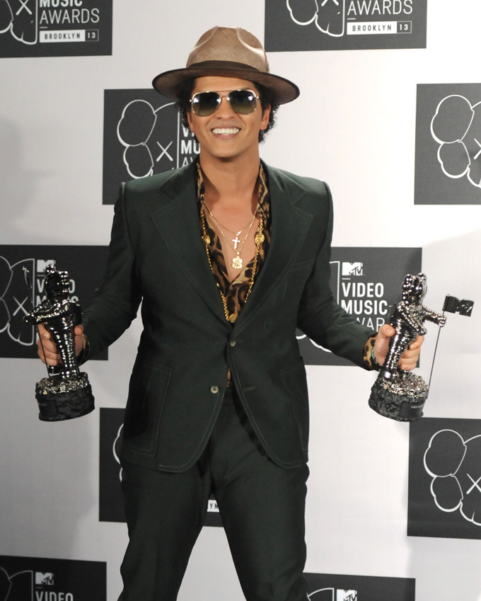 2013_MTV_Video_Music__Broa-1.jpg
