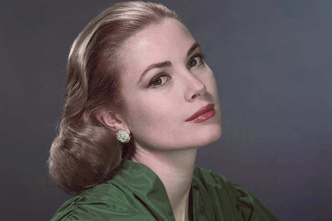 Grace_Kelly_Exhibit_Broa.jpg