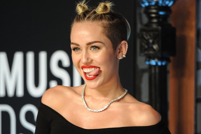 People-Miley_Cyrus_Broa.jpg