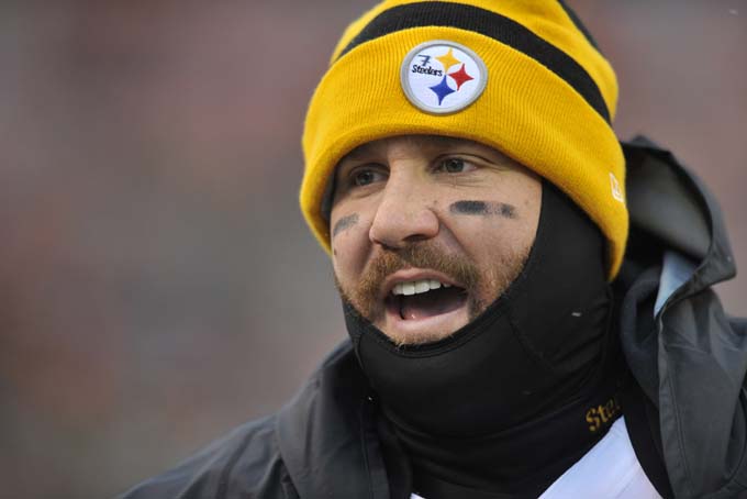 Pittsburgh Steelers quarterback Ben Roethlisberger reacts during an NFL football game against the Cleveland Browns Sunday, Nov. 24, 2013, in Cleveland. Pittsburgh won the game 27-11. (AP Photo/David Richard)