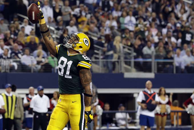 Green Bay Packers' Andrew Quarless (81) celebrates his touchdown against the Dallas Cowboys during the second half of an NFL football game, Sunday, Dec. 15, 2013, in Arlington, Texas. (AP Photo/Tony Gutierrez)