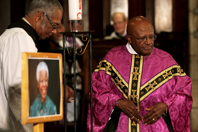 Archbishop Emeritus Desmond Tutu, right, leads a prayer service in memory of former South African president Nelson Mandela, at St George's Cathedral in Cape Town, South Africa, Friday, Dec. 6, 2013. (AP Photo)