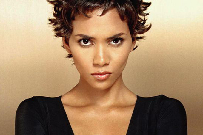 Halle Berry to star in CBS thrilller 'Extant' 