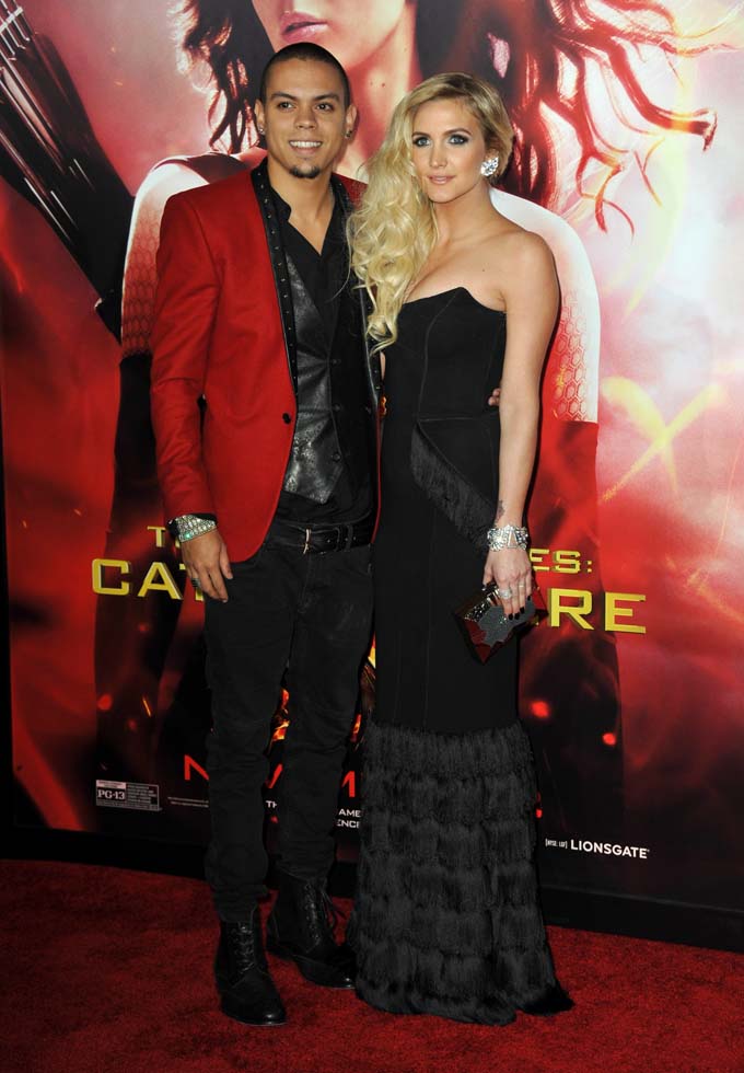 This Nov. 18, 2013 file photo shows Ashlee Simpson, right, and Evan Ross at the premiere of "The Hunger Games: Catching Fire" in Los Angeles. (Photo by Jordan Strauss/Invision/AP, File)