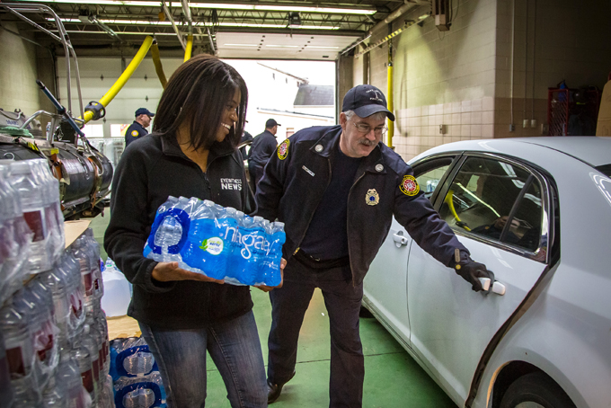 Local residents in Charleston, W.V. continue to arrive at distribution centers to load up on bottled water Sunday, Jan. 12, 2014 after a chemical spill Thursday in the Elk River that has contaminated the public water supply in nine counties. (AP Photo/Michael Switzer)
