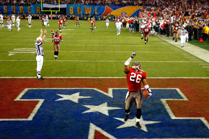 In this Jan. 26, 2003, file photo, Tampa Bay Buccaneers cornerback Dwight Smith (26) celebrates his 50-yard interception return for a touchdown to cap the Buccaneers' 48-21 win over the Oakland Raiders in NFL football's Super Bowl XXXVII in San Diego. (AP Photo/Lawrence Jackson, File)