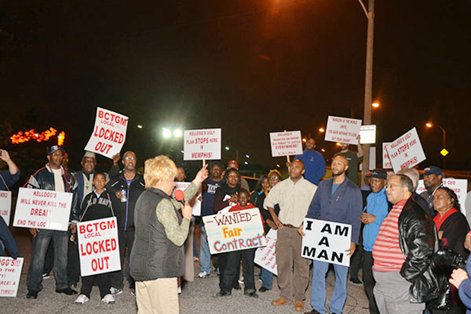 Memphis City Council member Janis Fullilove voices her support for the locked-out Kellogg’s workers during a show of support Wednesday night. (Photo: Tyrone P. Easley)