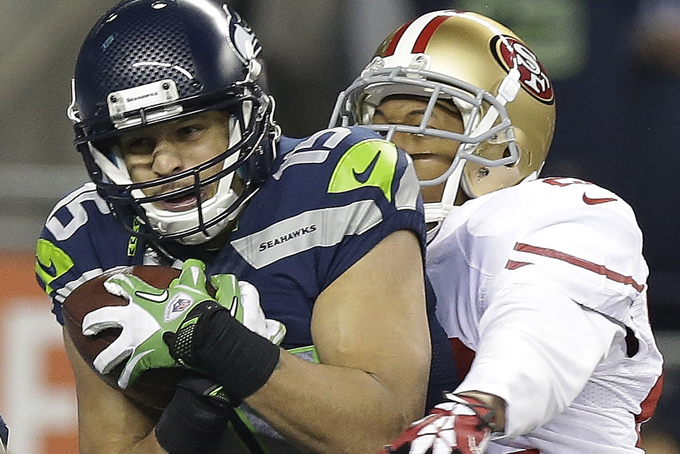 Seattle Seahawks' Jermaine Kearse catches a touch-down pass in front of San Francisco 49ers' Carlos Rogers during the second half of the NFL football NFC Championship game Sunday, Jan. 19, 2014, in Seattle. (AP Photo/Elaine Thompson)