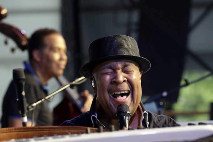 In this May, 4, 2013, file photo, jazz pianist George Duke performs with bassist Stanley Clarke, background, at the New Orleans Jazz and Heritage Festival in New Orleans. (AP Photo/Gerald Herbert, File)