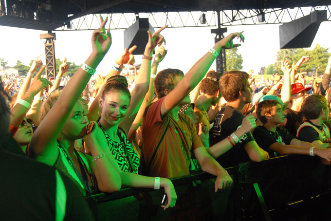 Crowd0740