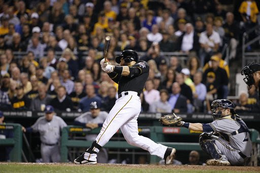 Martin's homer sparks Pirates over Brewers