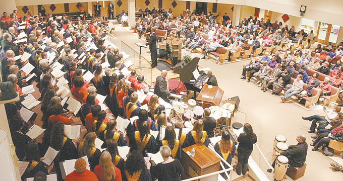 THE CHOIR AND THE CHURCH CONGREGATION (Photos by J.L. Martello) 