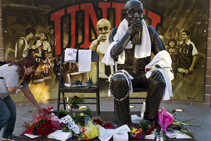 A fans leaves flowers as they gather outside the Thomas & Mack Center after the news of the death of former UNLV basketball coach Jerry Tarkanian, Wednesday, Feb. 11, 2015. Tarkanian died Wednesday. He was 84. (AP Photo/Las Vegas Sun, L.E. Baskow)