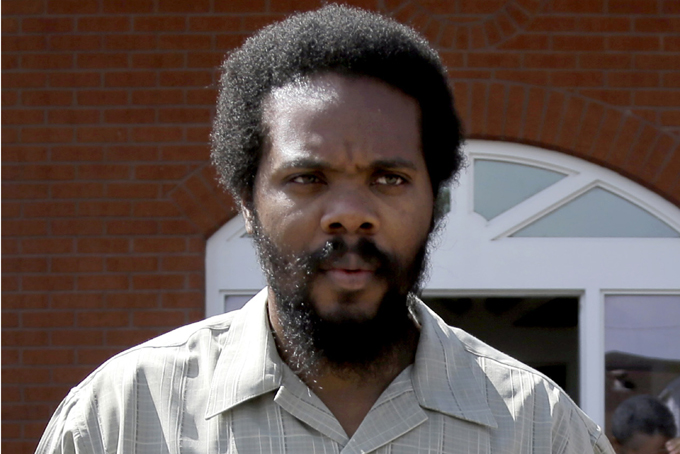 In this May 5, 2014 file photo is Cornealious "Mike" Anderson in Charleston, Mo. Prosecutors said Thursday, Feb. 6, 2015 they have dropped purse-snatching charges against Anderson after an investigation by their office cast doubt on the case. Anderson drew national attention in 2013 when he was imprisoned after prison officials found a mistake that allows him to avoid prison for 13 years for a robbery conviction. He was released after 10 months. (AP Photo/Jeff Roberson, File)