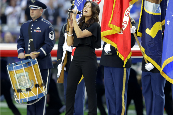 Idina Menzel sings the national anthem before the NFL Super Bowl XLIX football game between the Seattle Seahawks and the New England Patriots Sunday, Feb. 1, 2015, in Glendale, Ariz. (AP Photo/Michael Conroy)
