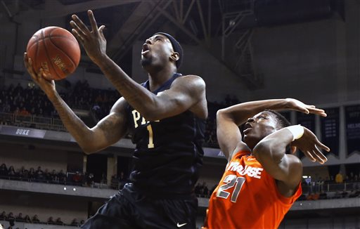 Pittsburgh's Jamel Artis (1) shoots in front of Syracuse's Tyler Roberson (21) in the first half of an NCAA college basketball game on Saturday, Feb. 7, 2015, in Pittsburgh. (AP Photo/Keith Srakocic)