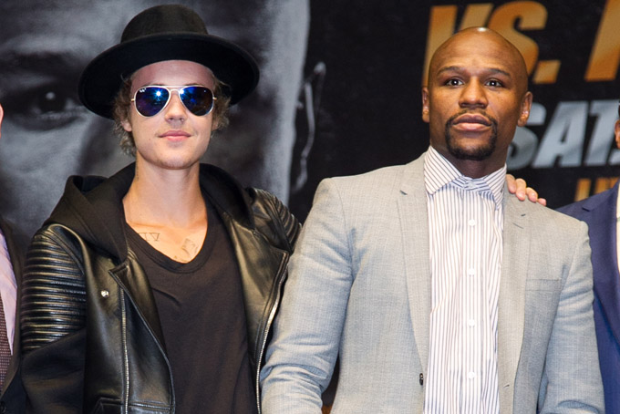 Boxer Floyd Mayweather Jr., right, meets Justin Bieber after a news conference, Wednesday, March 11, 2015, in Los Angeles. Mayweather is scheduled to fight Manny Pacquiao, of the Philippines, in Las Vegas on May 2. (Photo by John Salangsang/Invision/AP)