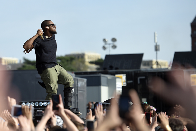 Usher performs at the Global Citizen 2015 Earth Day on the National Mall, Saturday, April 18, 2015, in Washington. (Photo by Nick Wass/Invision/AP)