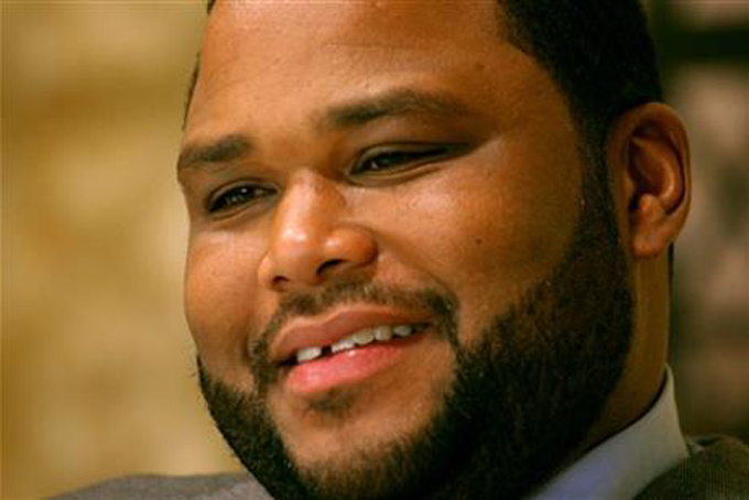 This photo taken April 17, 2008 shows actor Anthony Anderson speaking during an interview on the set of "Law and Order" in New York. Anderson remembers when he worried about scrounging up money to pay for the rest of his college tuition, food and housing while attending Howard University. Now the "Black-ish" star wants to help students avoid the same struggle. The actor-comedian and other celebrities through their foundations teamed up with the United Negro College Fund to donate scholarships to worthy students who are farthing their education. (AP Photo/Bernadette Tuazon,File)