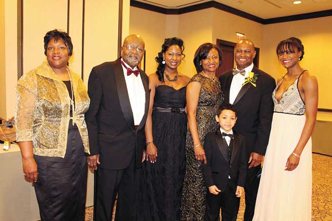 Mel Blount honors Dwyane Woodruff at annual celebrity roast