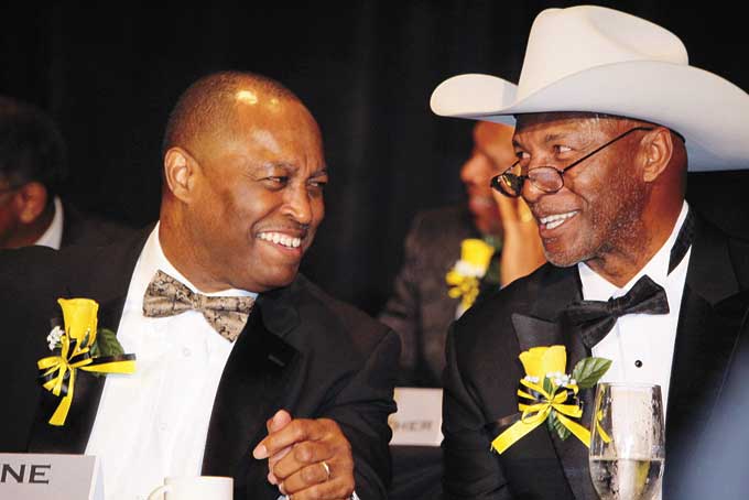 Mel Blount honors Dwyane Woodruff at annual celebrity roast