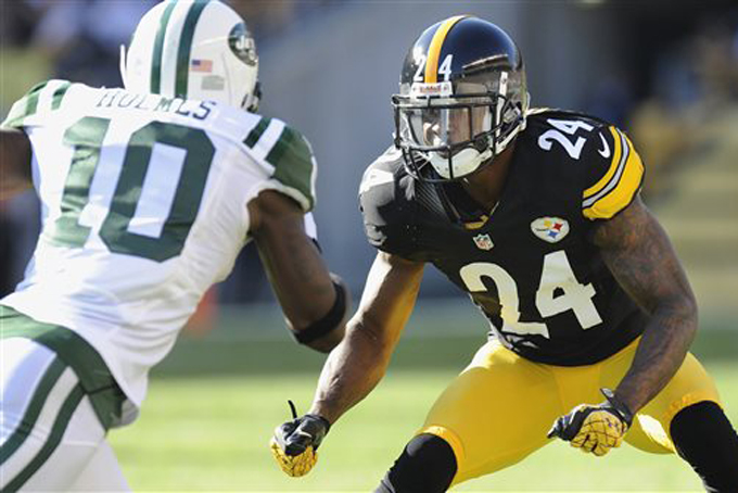 In this Sept. 16, 2012, file photo, Pittsburgh Steelers cornerback Ike Taylor (24) covers New York Jets wide receiver Santonio Holmes (10) during the first quarter of an NFL football game in Pittsburgh. Taylor announced his retirement Tuesday, April 14, 2015, ending a 12-year career in which he helped lead the Steelers to two Super Bowl victories.  (AP Photo/Don Wright, File)