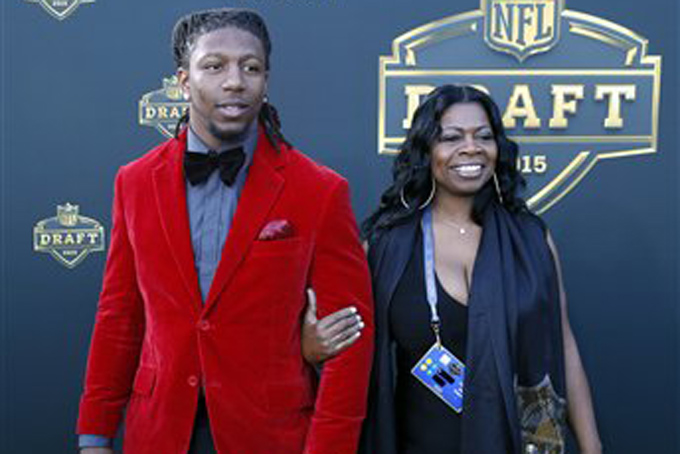 Kentucky linebacker Bud Dupree poses for photos his mother Sophia Stephens, upon arriving for the first round of the 2015 NFL Football Draft at the Auditorium Theater of Roosevelt University, Thursday, April 30, 2015, in Chicago. (AP Photo/Charles Rex Arbogast)