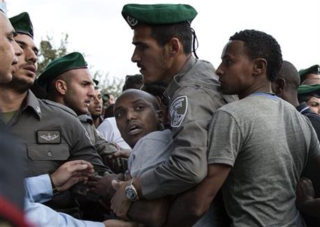 Israeli police detains an Israeli Ethiopian during a demonstration in Tel Aviv, Sunday, May 3, 2015. Several thousand people, mostly from Israel\'s Jewish Ethiopian minority, protested in Tel Aviv against racism and police brutality on Sunday shutting down a major highway and scuffling with police. (AP Photo/Tsafrir Abayov)