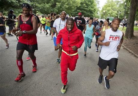 Actor and comedian Kevin Hart, center, leads an impromptu 5K run he organized on social media through Piedmont Park Friday, June 12, 2015, in Atlanta. Hart is in town to perform at Philips Arena Friday. (AP Photo/David Goldman)