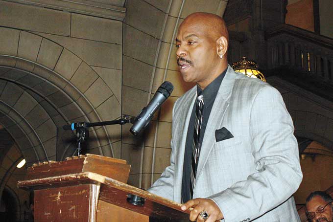 KEYNOTE SPEAKER—Duquesne University basketball legend Barron B.B. Flenory salutes the honorees. (Photos provided by Achieving Greatness Inc.)