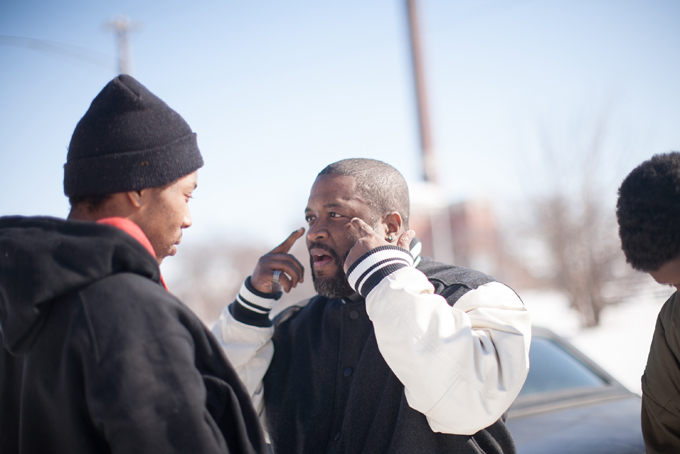  Yusef Shakur (center) counseling a young man [Courtesy Photo]