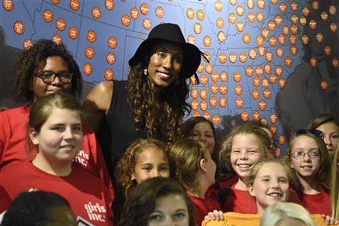 Lisa Leslie, former WNBA basketball player and 2015 Women's Basketball Hall of Fame inductee, center, poses for a photo with children during an autograph session at the Women's Basketball Hall of Fame on Saturday, June 13, 2015 in Knoxville, Tenn. (Adam Lau/Knoxville News Sentinel via AP)