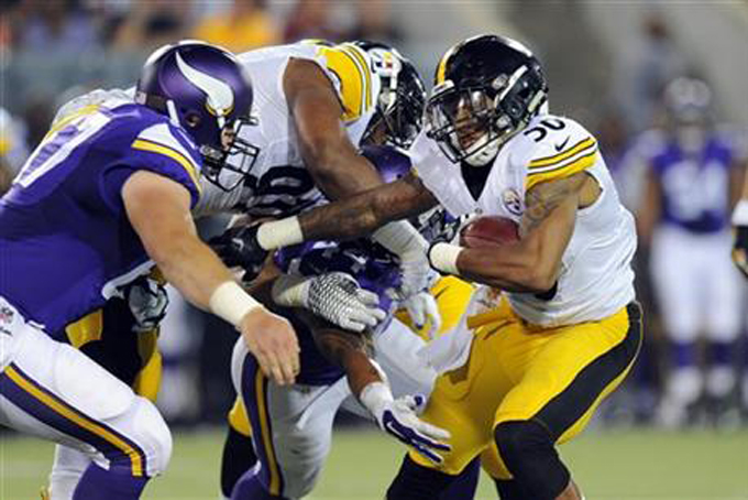 Pittsburgh Steelers inside linebacker Ryan Shazier (50) runs after making an interception during the first half of an NFL preseason football game against the Minnesota Vikings in Canton, Ohio, Sunday, Aug. 9, 2015. (AP Photo/Don Wright)