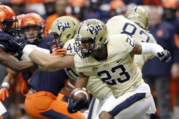 Pittsburgh’s Tyler Boyd runs the ball in the first quarter of an NCAA college football game against Syracuse in Syracuse, N.Y., Saturday, Oct. 24, 2015. (AP Photo/Nick Lisi)