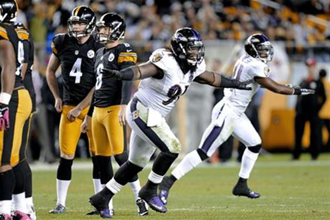 Baltimore Ravens outside linebacker Courtney Upshaw (91) and cornerback Anthony Levine (41) celebrate as Pittsburgh Steelers kicker Josh Scobee (8) misses afield goal in the fourth quarter of an NFL football game, Thursday, Oct. 1, 2015 in Pittsburgh. The Ravens won 23-20 in overtime. (AP Photo/Don Wright)