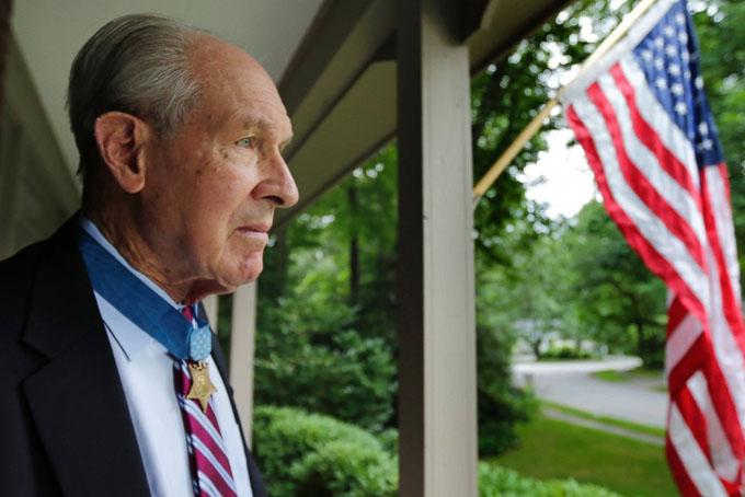 DEVOTED FRIEND—In this July 12, 2013, file photo, retired U.S. Navy Capt. Thomas Hudner, who was awarded the Medal of Honor by President Truman, poses on the porch at his home in Concord, Mass. (AP Photo/Charles Krupa, File)