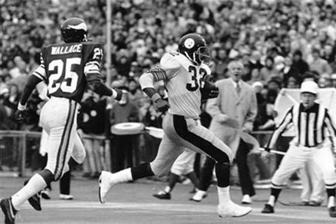 FILE - In this Jan. 12, 1975, file photo, Pittsburgh Steelers' Franco Harris runs into the end zone to score early in third quarter action of NFL football's Super Bowl IX against the Minnesota Vikings at Tulane Stadium in New Orleans. Pursuing Harris is Jackie Wallace (25) of the Vikings. (AP Photo/File)