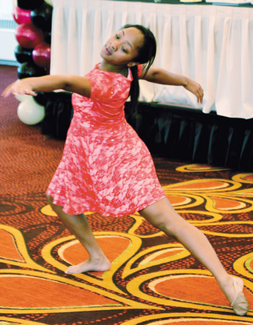 ALYCIA FORD performs (photos by Rossano Stewart) 