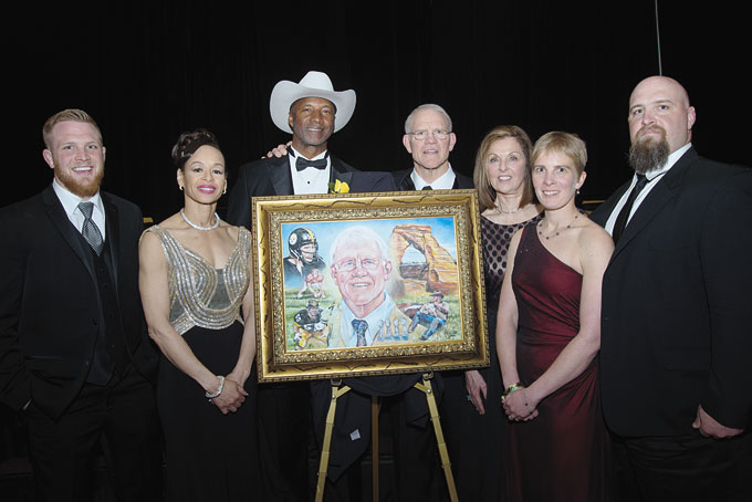 Mel Blount honors Dwyane Woodruff at annual celebrity roast