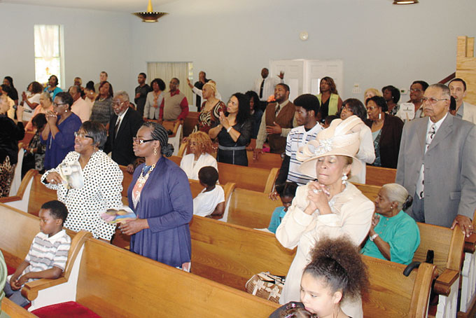 THE CONGREGATION ENJOYS THE DAY OF PRAISE (Photos by J. L. Martello)