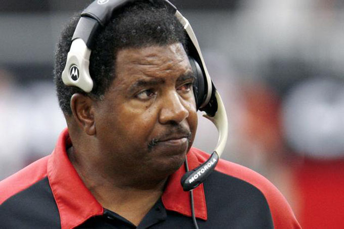 Cardinals coach Dennis Green watches from the sidelines during a game on Sept. 24, 2006. (Rick Hossman / Associated Press)